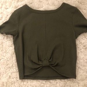 Green tie knot T-shirt